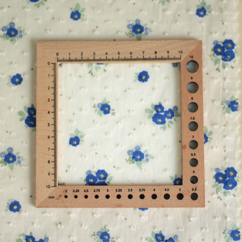 Rozen - Plumetis de coton blanc imprimé exclusif bleu cobalt