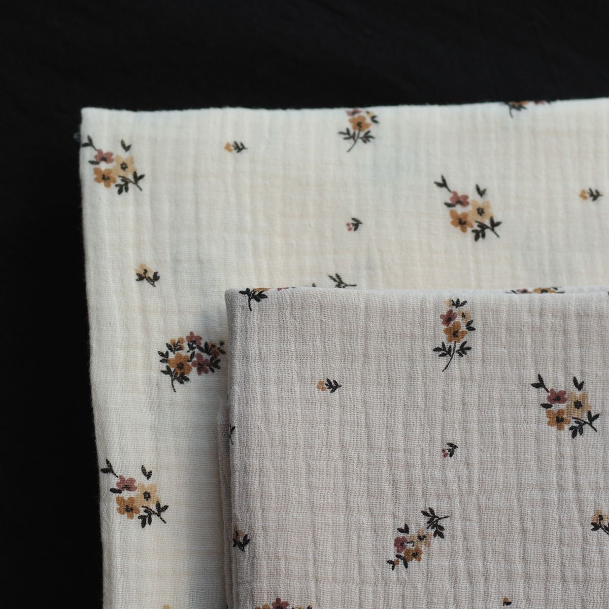 copy of Laure - Double gaze de coton BIO blanc lait motif exclusif myosotis copy of Laure - Double gaze de coton BIO blanc lait motif exclusif myosotis