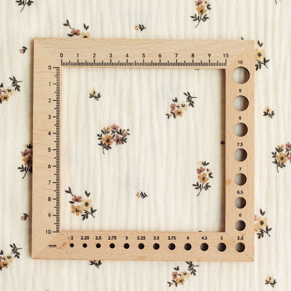 Laure - Double gaze de coton BIO écru motif exclusif cuir Laure - Double gaze de coton BIO écru motif exclusif cuir