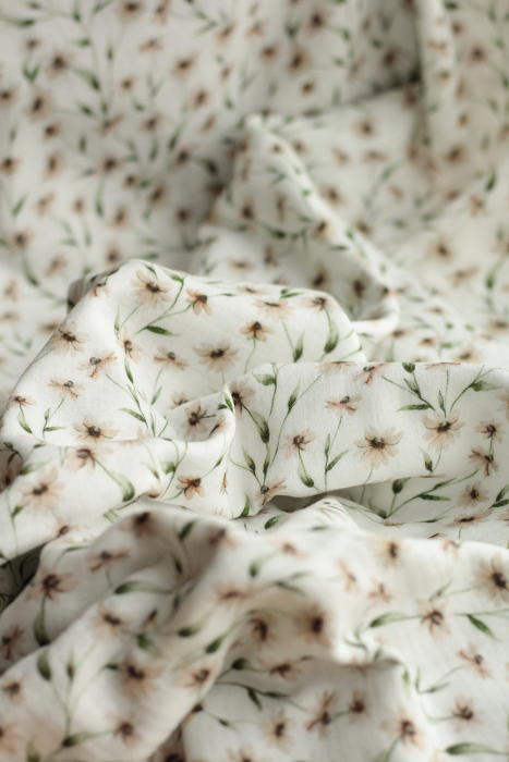 - Double gaze de coton BIO blanc imprimé fleuri ocre