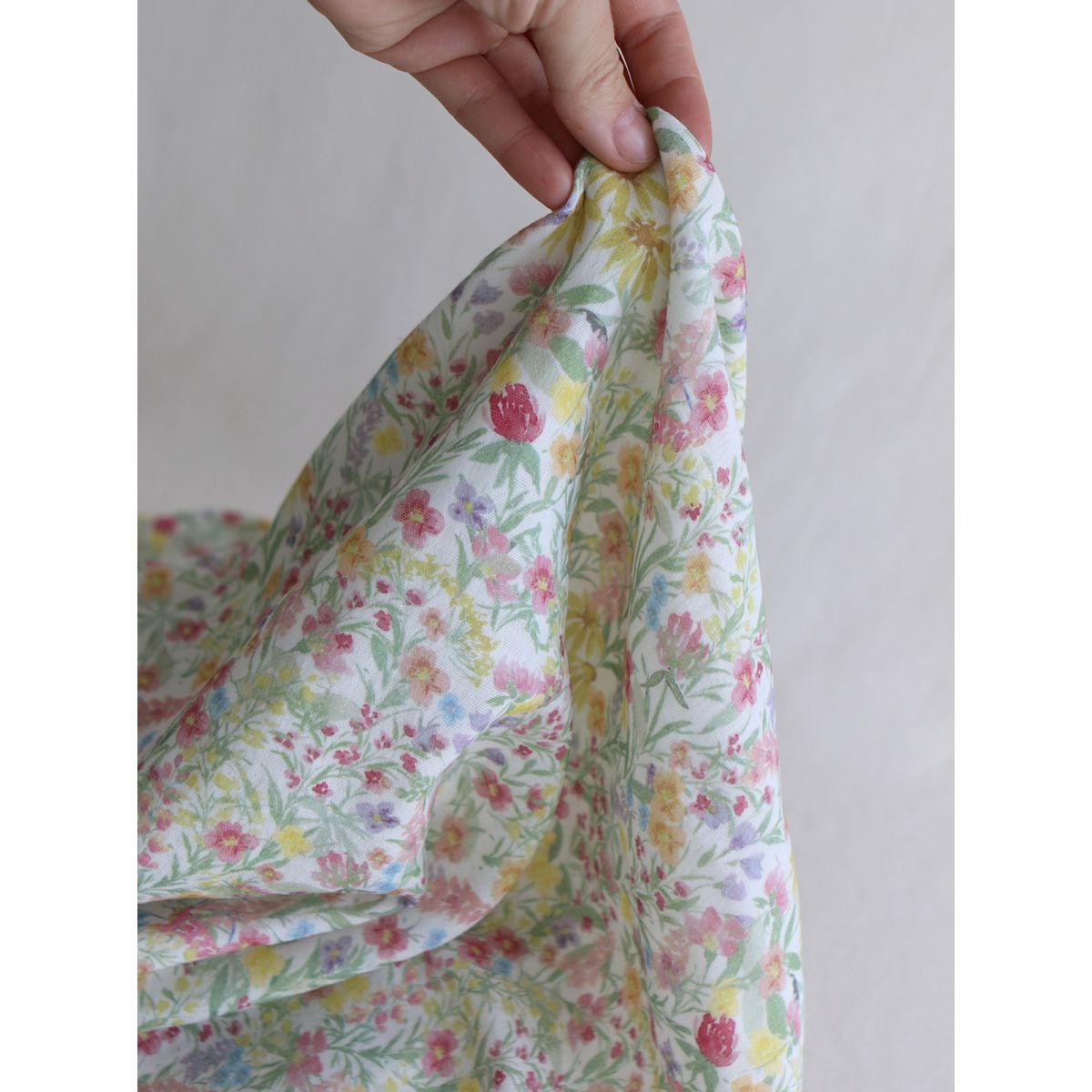 copy of Celine - Double gaze de coton BIO blanc motif fleuri marine / moutarde copy of Celine - Double gaze de coton BIO blanc motif fleuri marine / moutarde