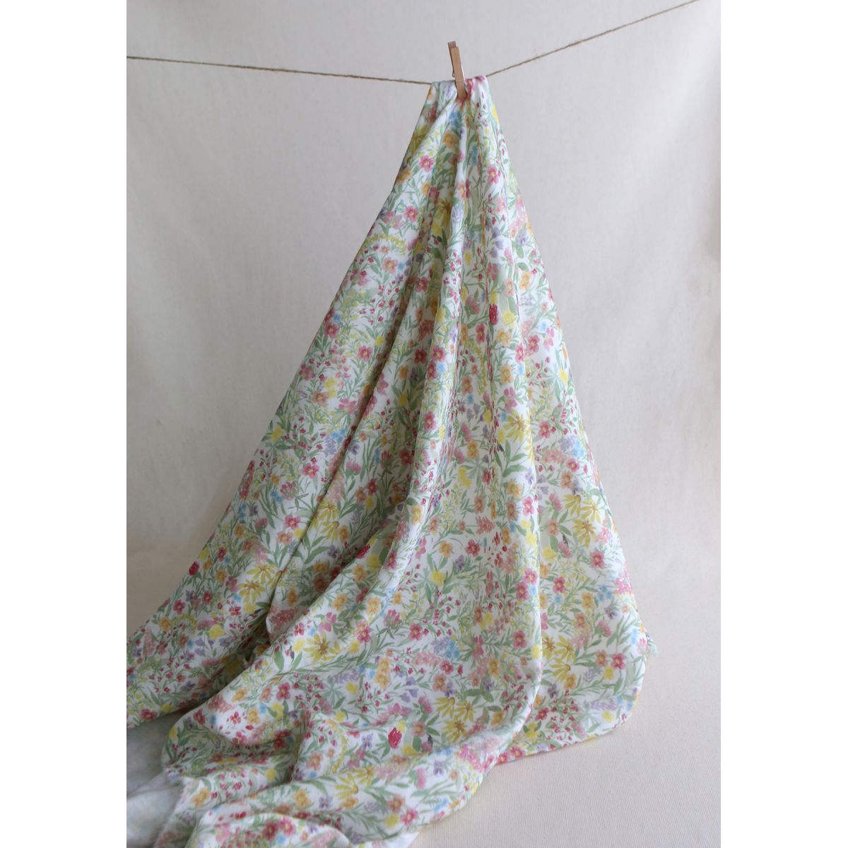 copy of Celine - Double gaze de coton BIO blanc motif fleuri marine / moutarde copy of Celine - Double gaze de coton BIO blanc motif fleuri marine / moutarde