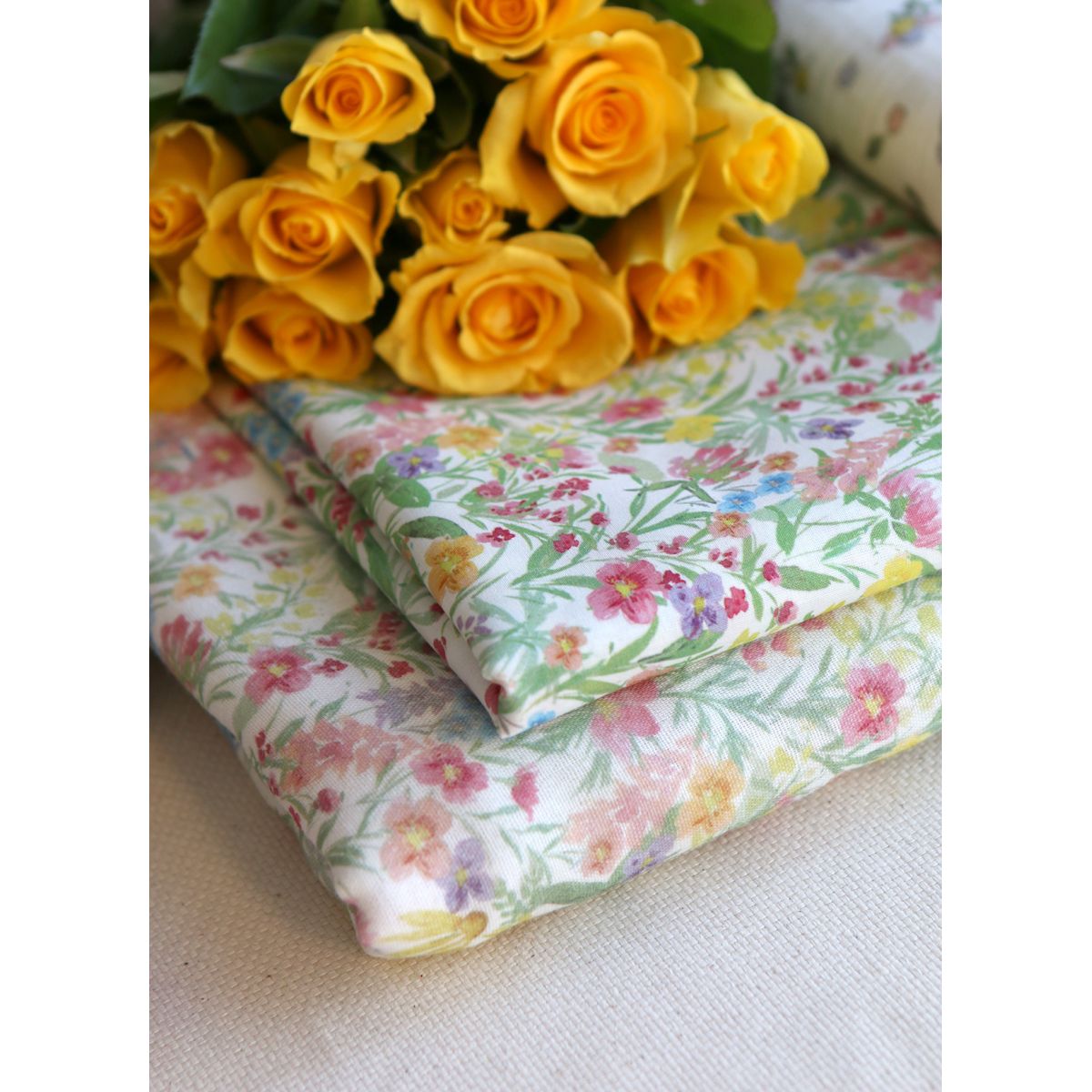 copy of Celine - Double gaze de coton BIO blanc motif fleuri marine / moutarde copy of Celine - Double gaze de coton BIO blanc motif fleuri marine / moutarde