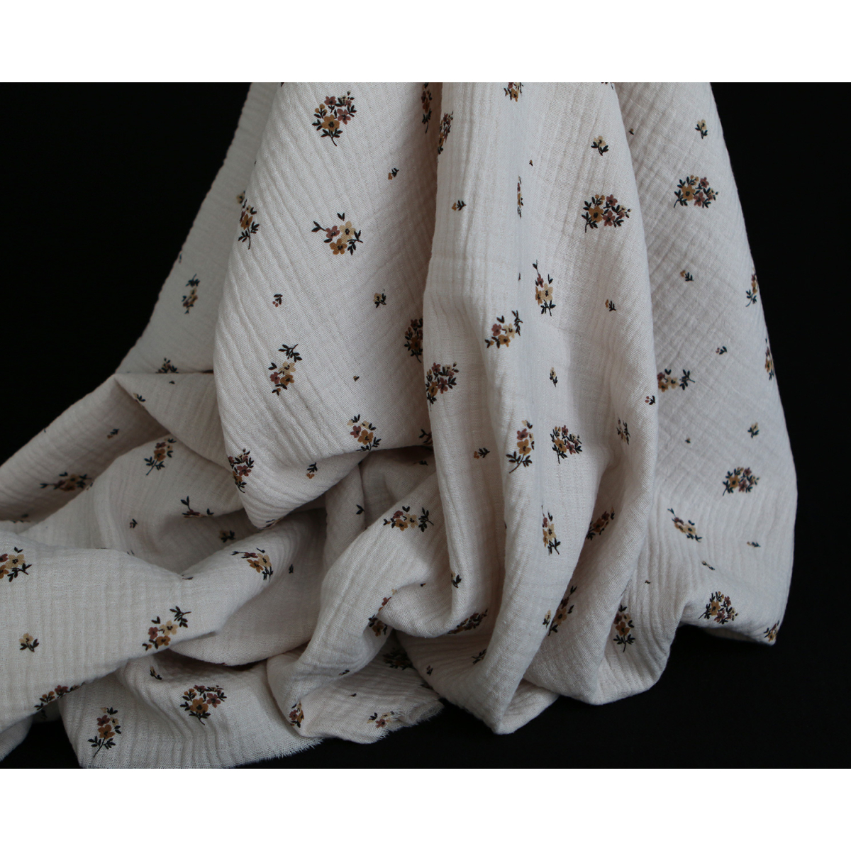 Laure - Double gaze coton BIO motif exclusif cuir fond mastic Laure - Double gaze coton BIO motif exclusif cuir fond mastic