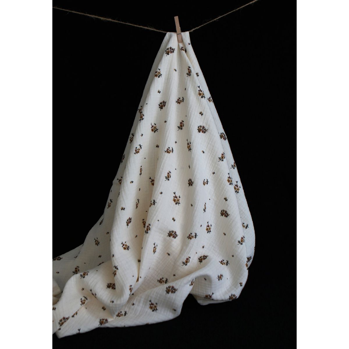 Laure - Double gaze coton BIO motif exclusif cuir fond écru Laure - Double gaze coton BIO motif exclusif cuir fond écru