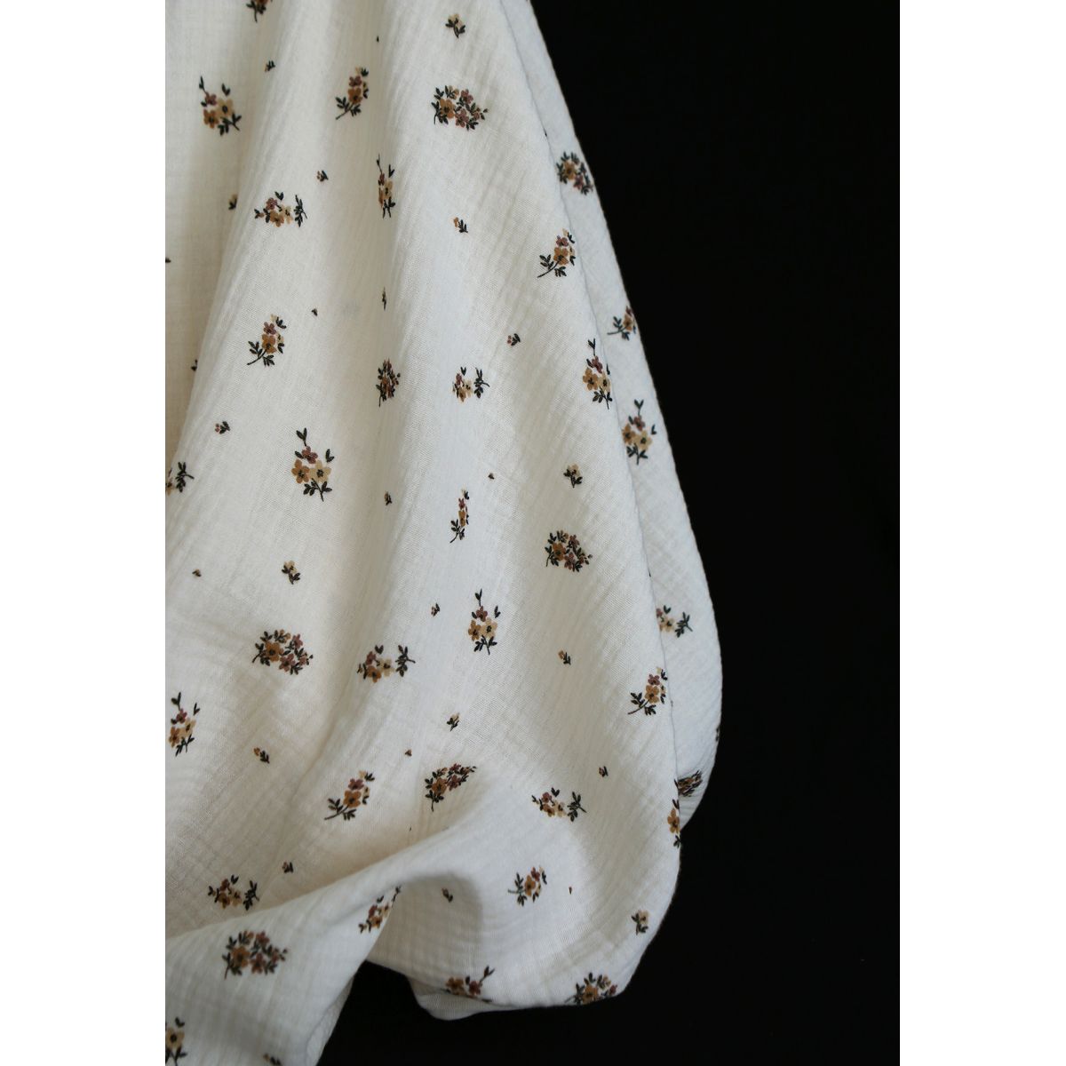 Laure - Double gaze coton BIO motif exclusif cuir fond écru Laure - Double gaze coton BIO motif exclusif cuir fond écru