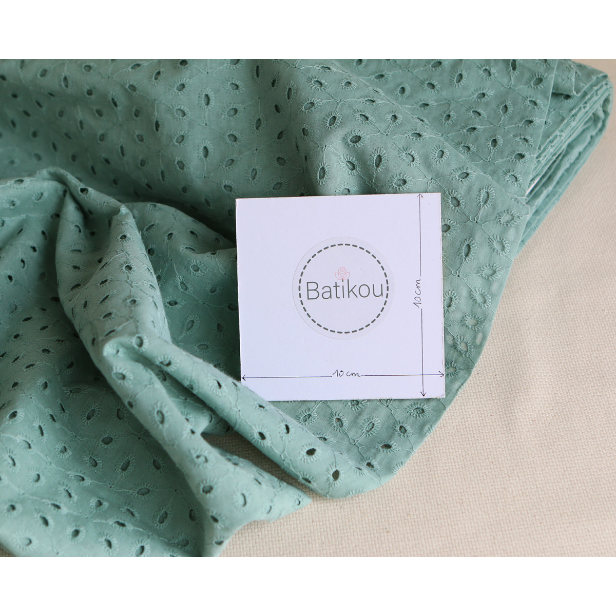 Coton broderie anglaise coloris vert sauge Coton broderie anglaise coloris vert sauge