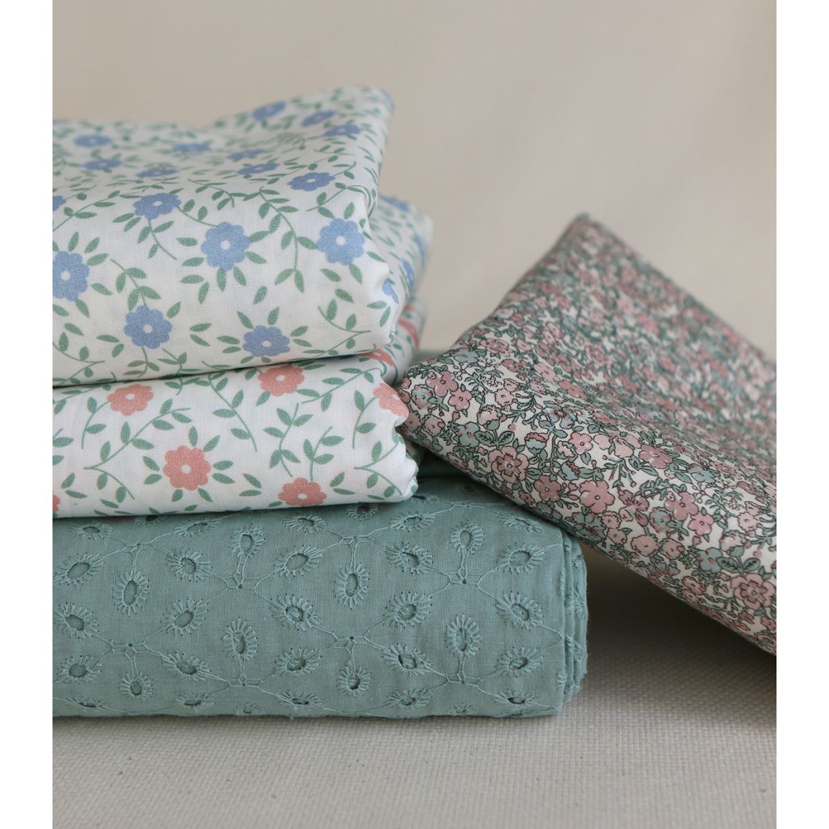 Coton broderie anglaise coloris vert sauge Coton broderie anglaise coloris vert sauge