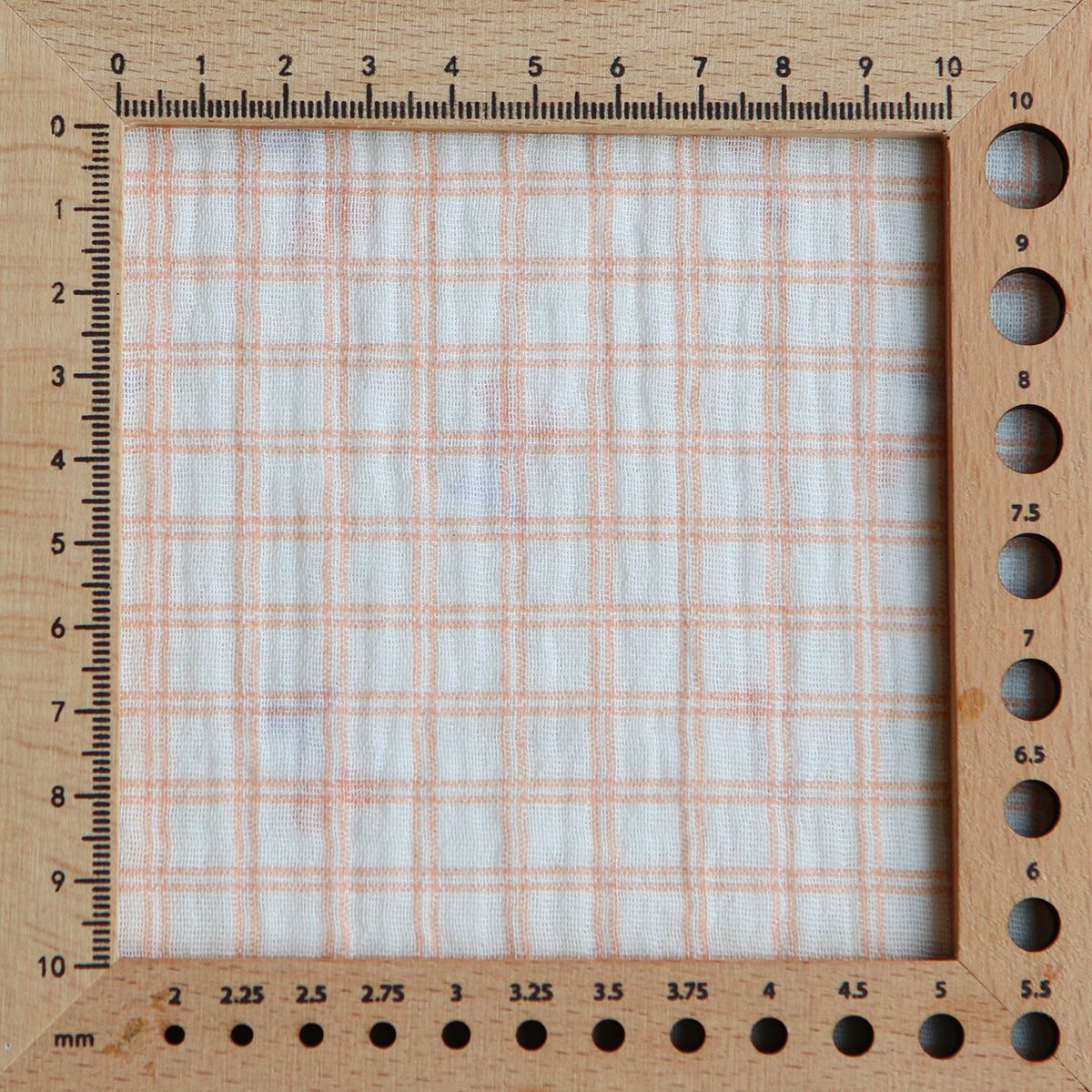 Cherry - Double gaze de coton double face coloris blanc cerises et quadrillage parme et orange