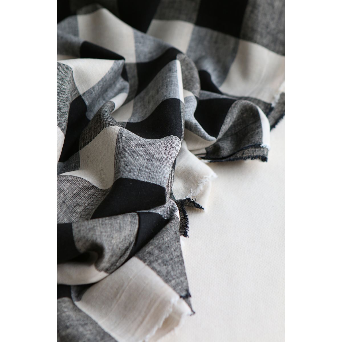 copy of Tissu lin viscose grand vichy bleu marine et écru