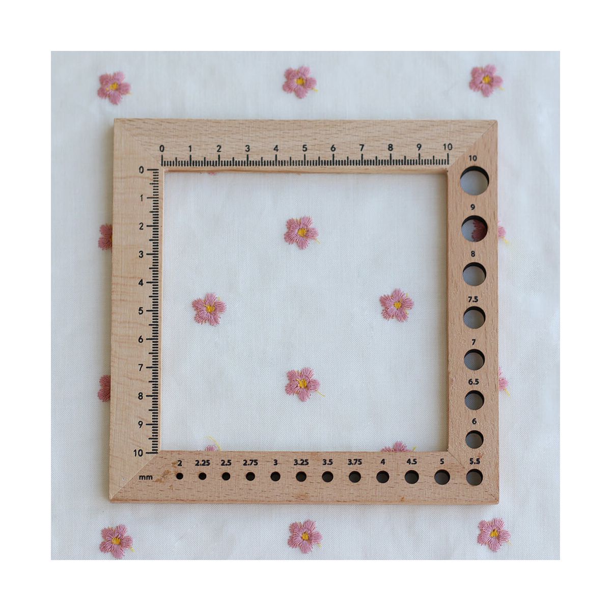 copy of Popeline coton organique broderies pâquerettes copy of Popeline coton organique broderies pâquerettes