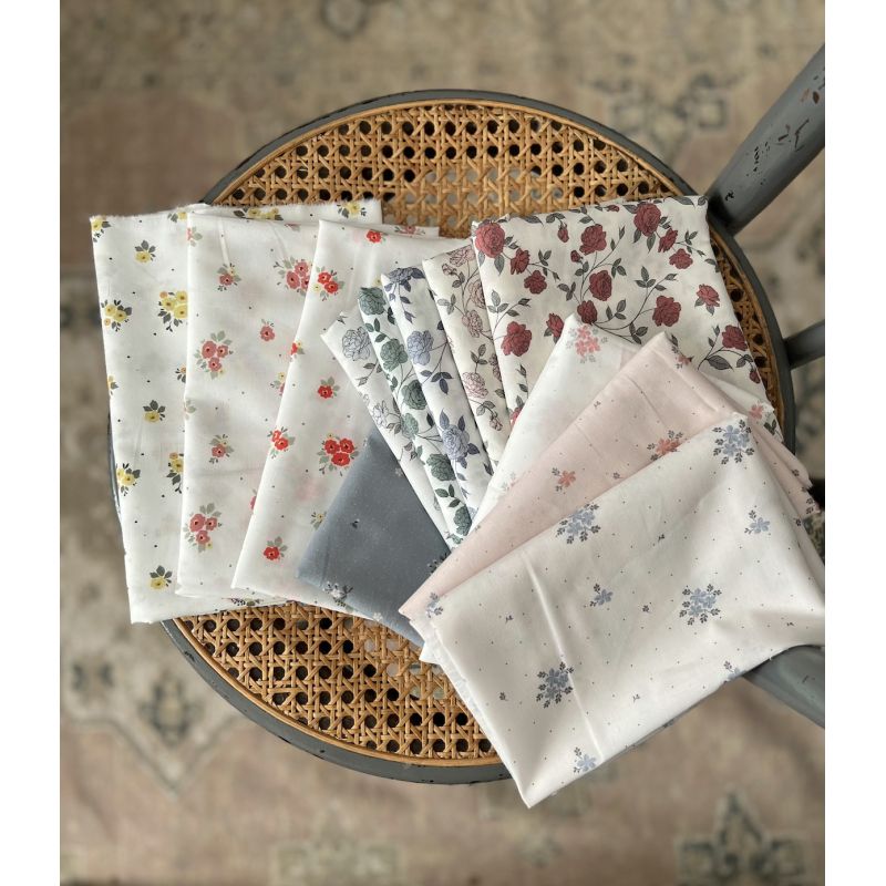 Beth - Batiste de coton BIO imprimé exclusif bleu crème / SILKYNE