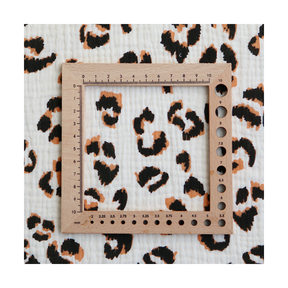 Double gaze de coton Fauve Graou fond écru Double gaze de coton Fauve Graou fond écru