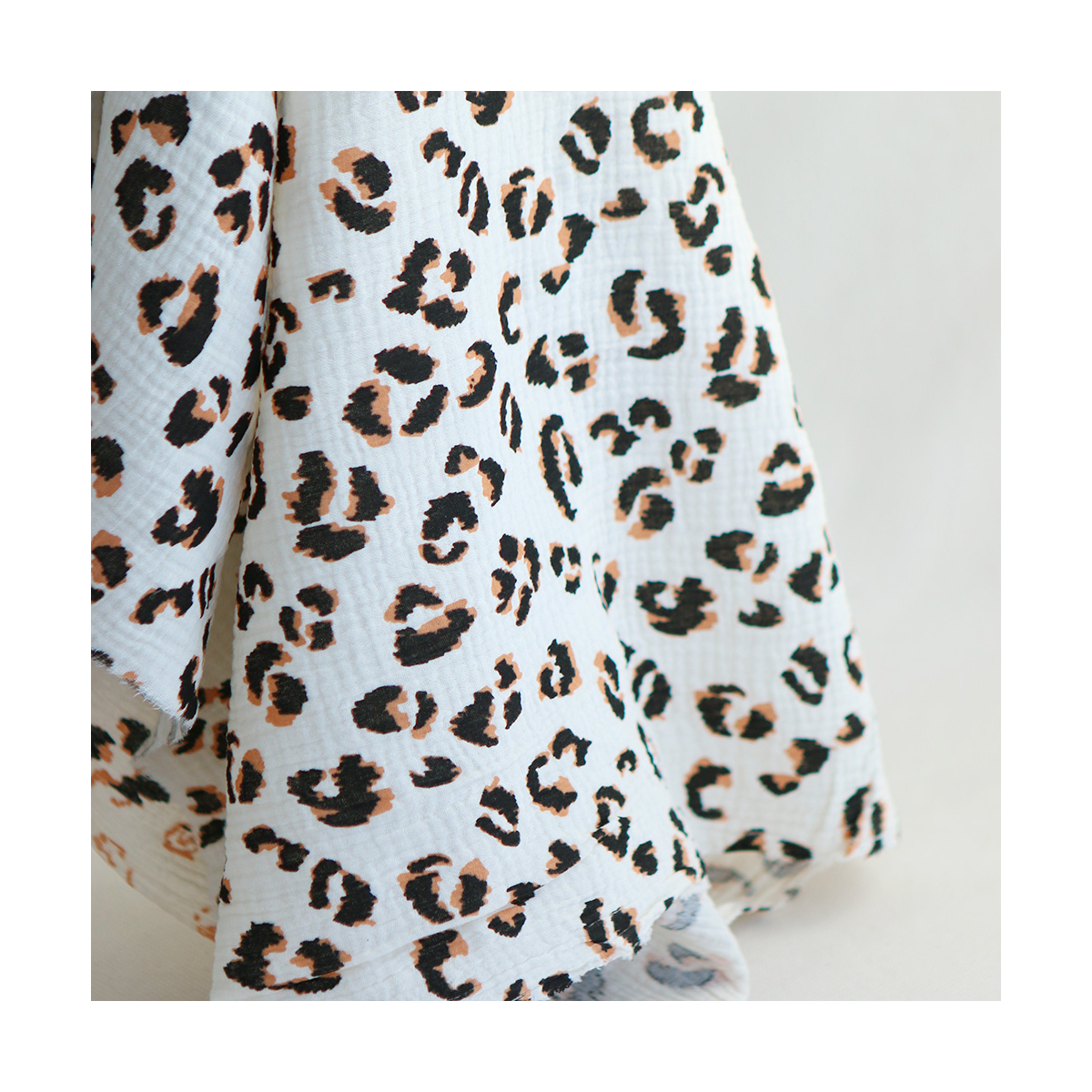 Double gaze de coton Fauve Graou fond écru Double gaze de coton Fauve Graou fond écru