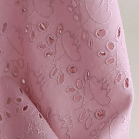 Broderie anglaise coton coloris vieux rose Broderie anglaise coton coloris vieux rose