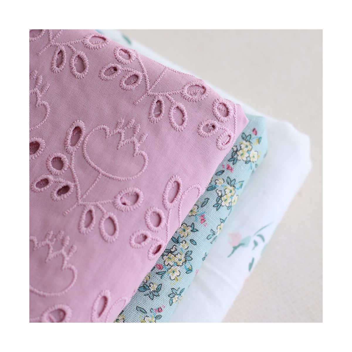 Broderie anglaise coton coloris vieux rose Broderie anglaise coton coloris vieux rose