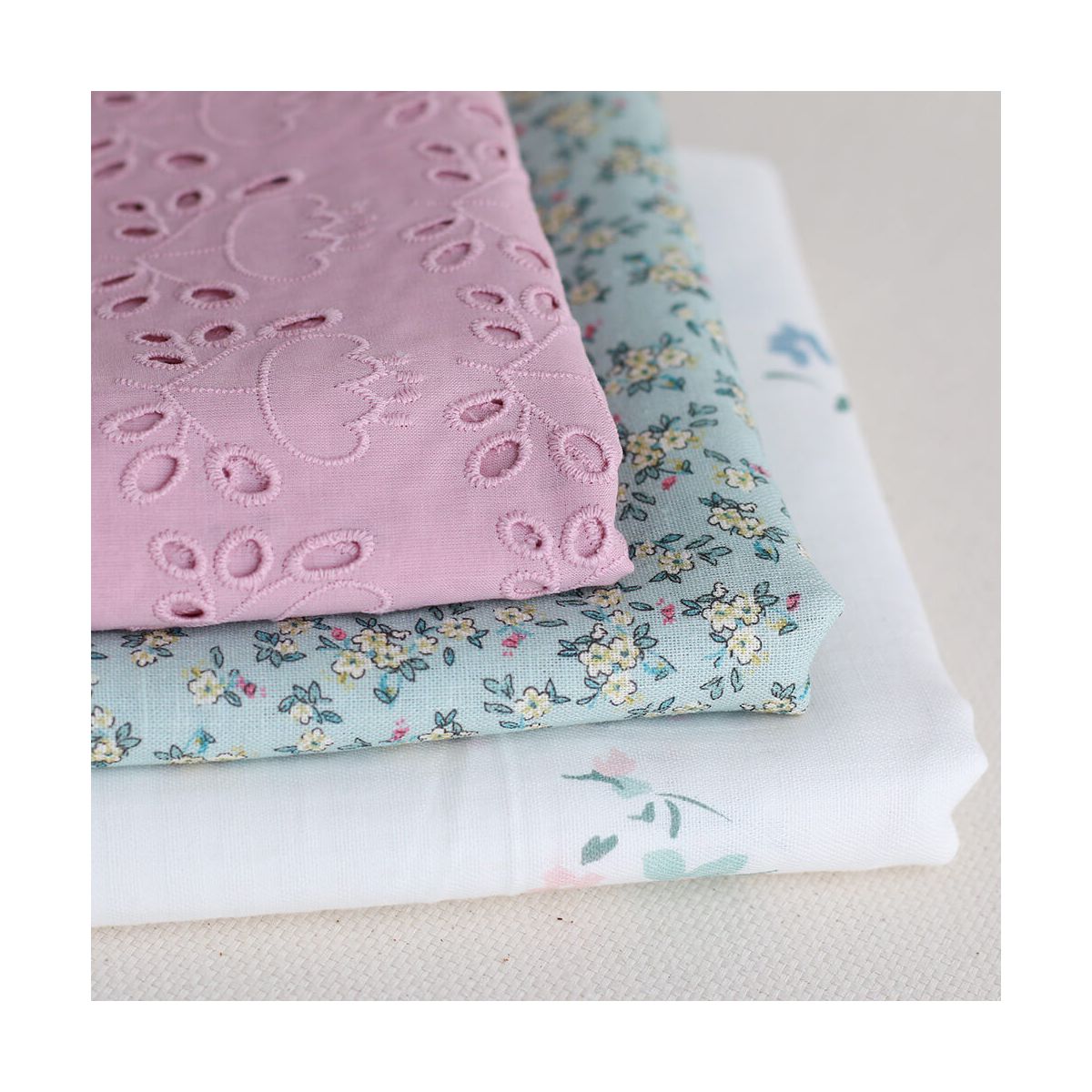 Broderie anglaise coton coloris vieux rose Broderie anglaise coton coloris vieux rose