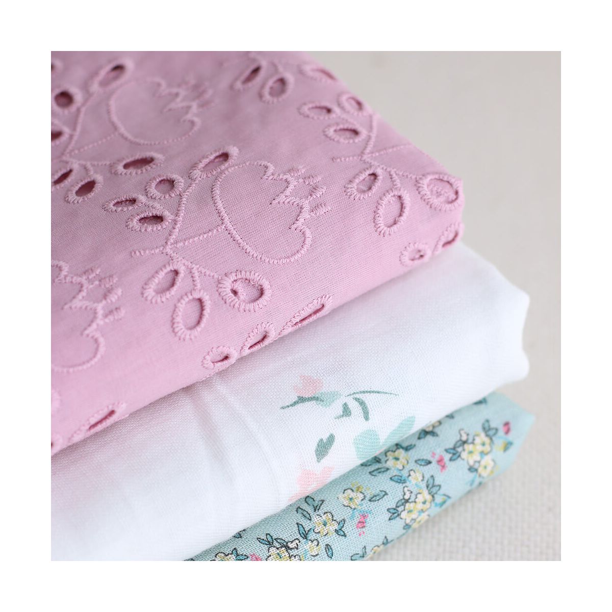 Broderie anglaise coton coloris vieux rose Broderie anglaise coton coloris vieux rose