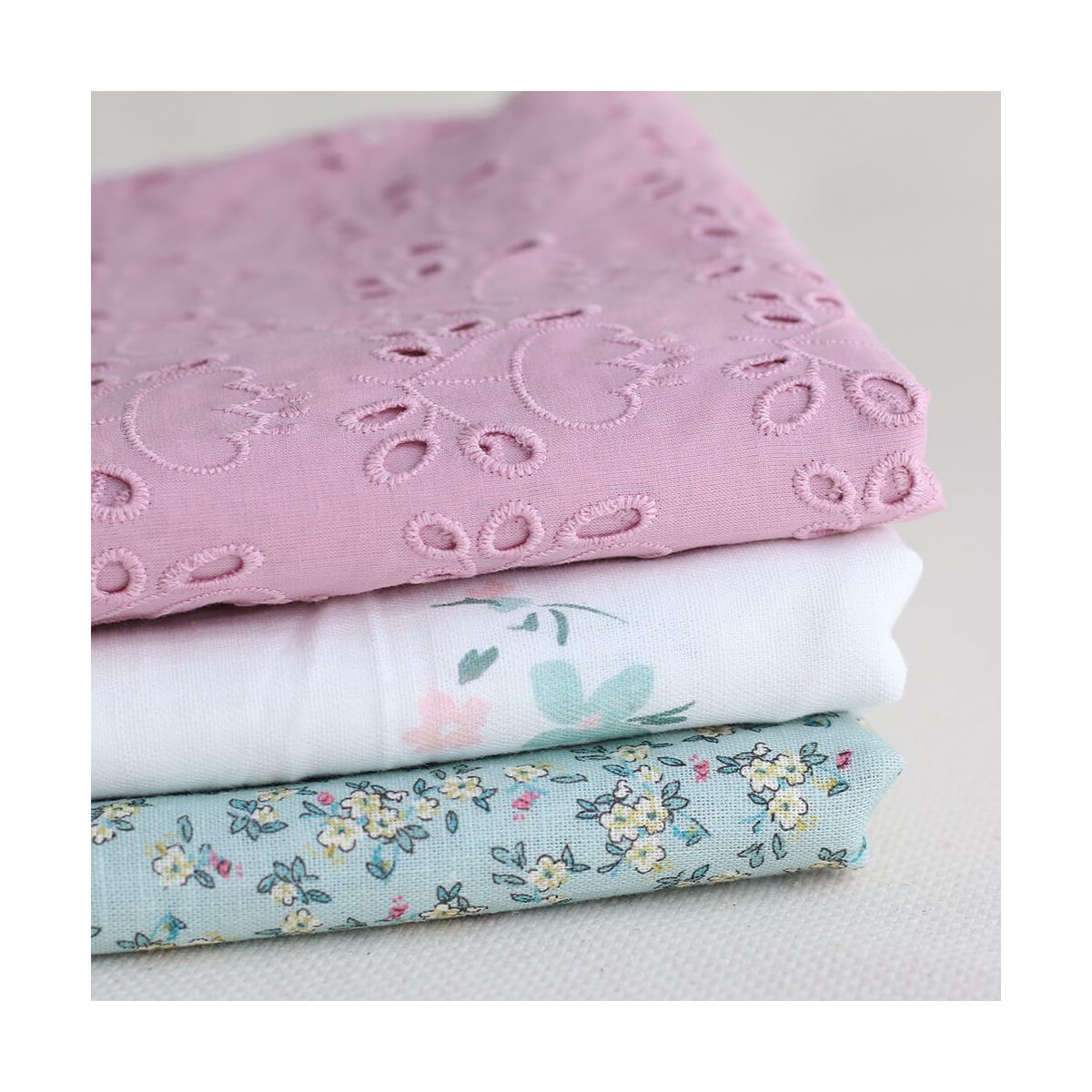 Broderie anglaise coton coloris vieux rose Broderie anglaise coton coloris vieux rose