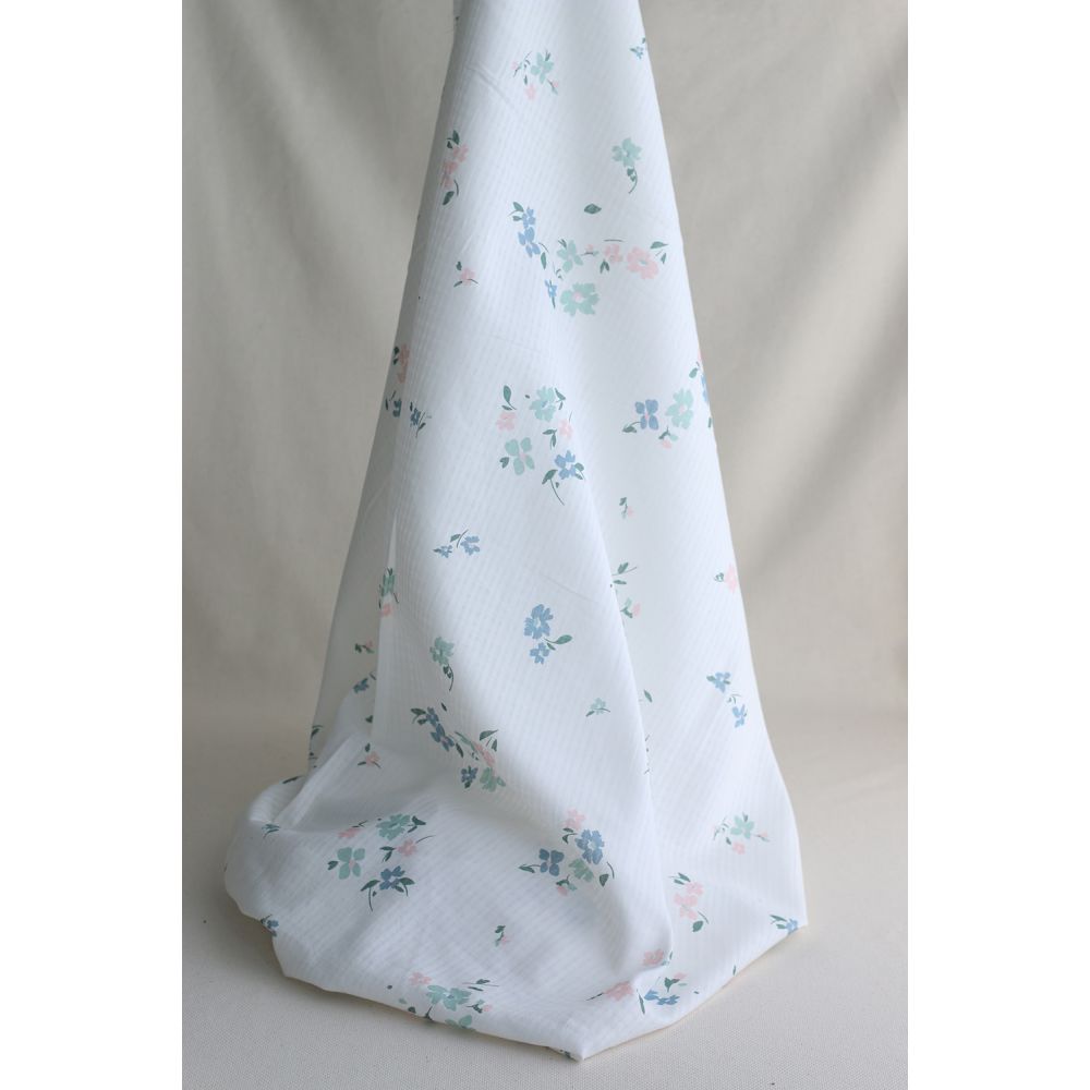 copy of Seersucker / Coton gaufré doux fond blanc motif fleuri rouge rose