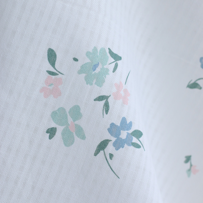 copy of Seersucker / Coton gaufré doux fond blanc motif fleuri rouge rose