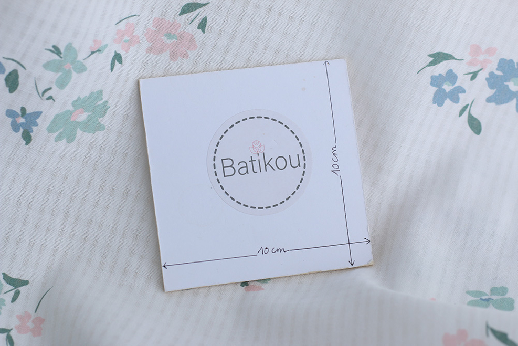 copy of Seersucker / Coton gaufré doux fond blanc motif fleuri rouge rose