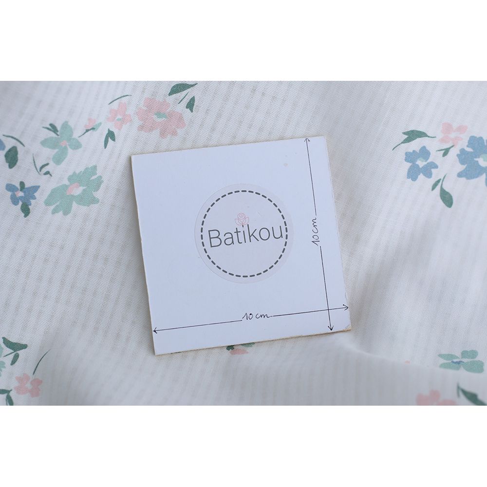 copy of Seersucker / Coton gaufré doux fond blanc motif fleuri rouge rose