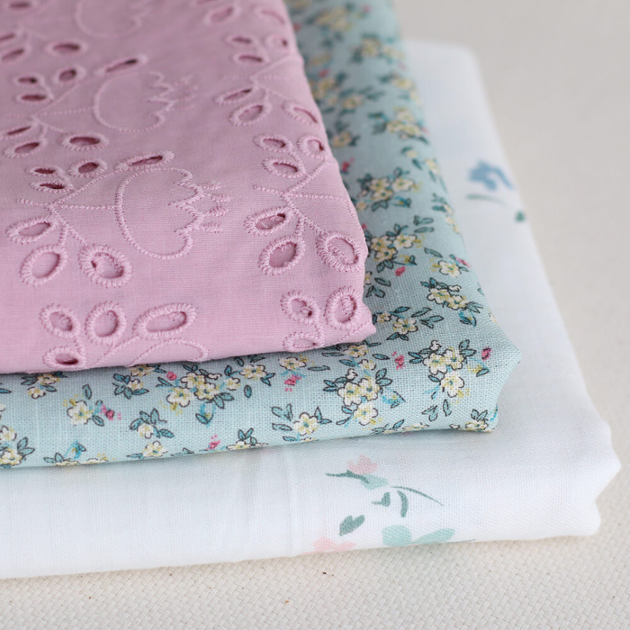 copy of Seersucker / Coton gaufré doux fond blanc motif fleuri rouge rose