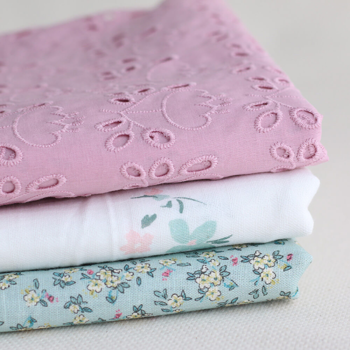 copy of Seersucker / Coton gaufré doux fond blanc motif fleuri rouge rose