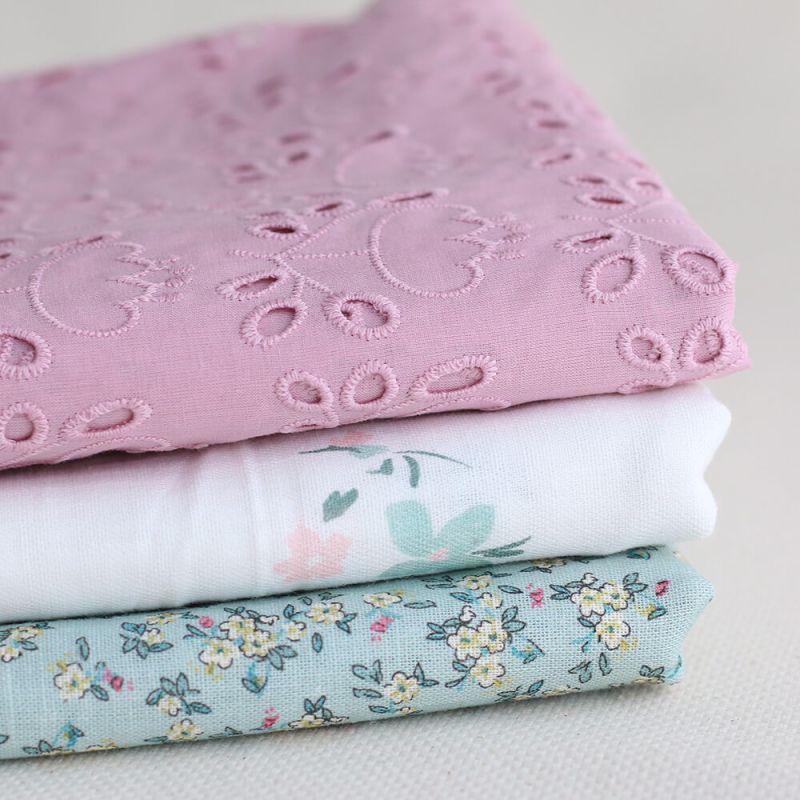 copy of Seersucker / Coton gaufré doux fond blanc motif fleuri rouge rose