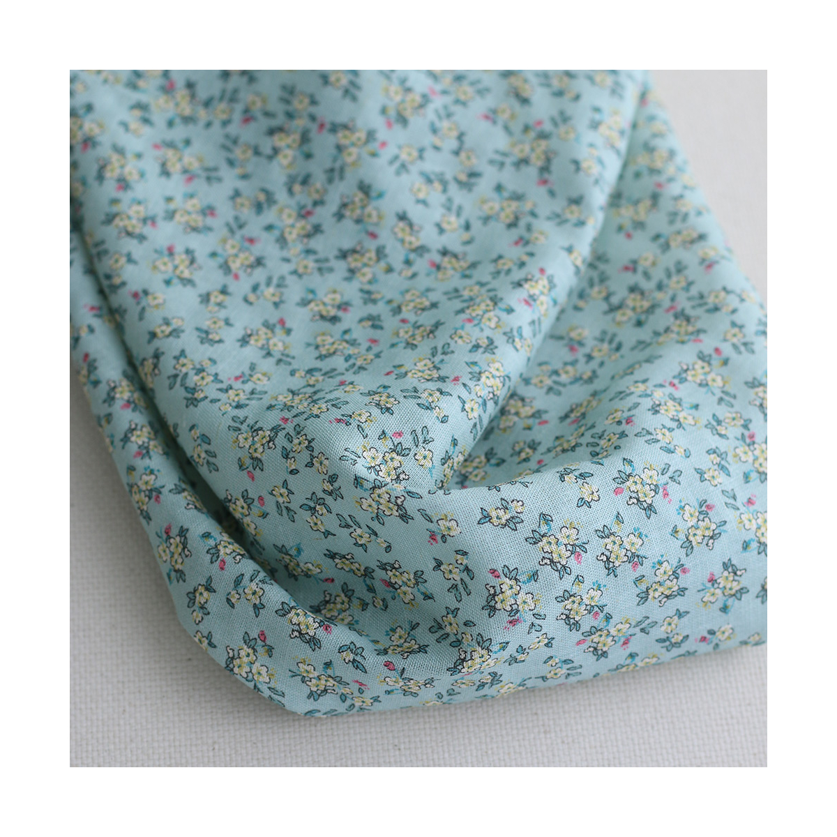 Lin et coton fond jade motif petit fleuri