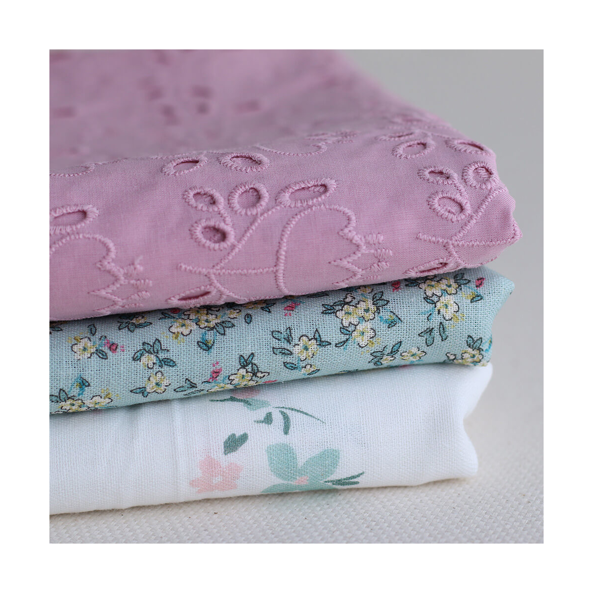 Lin et coton fond jade motif petit fleuri