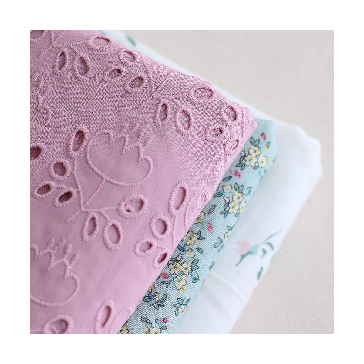 Lin et coton fond jade motif petit fleuri