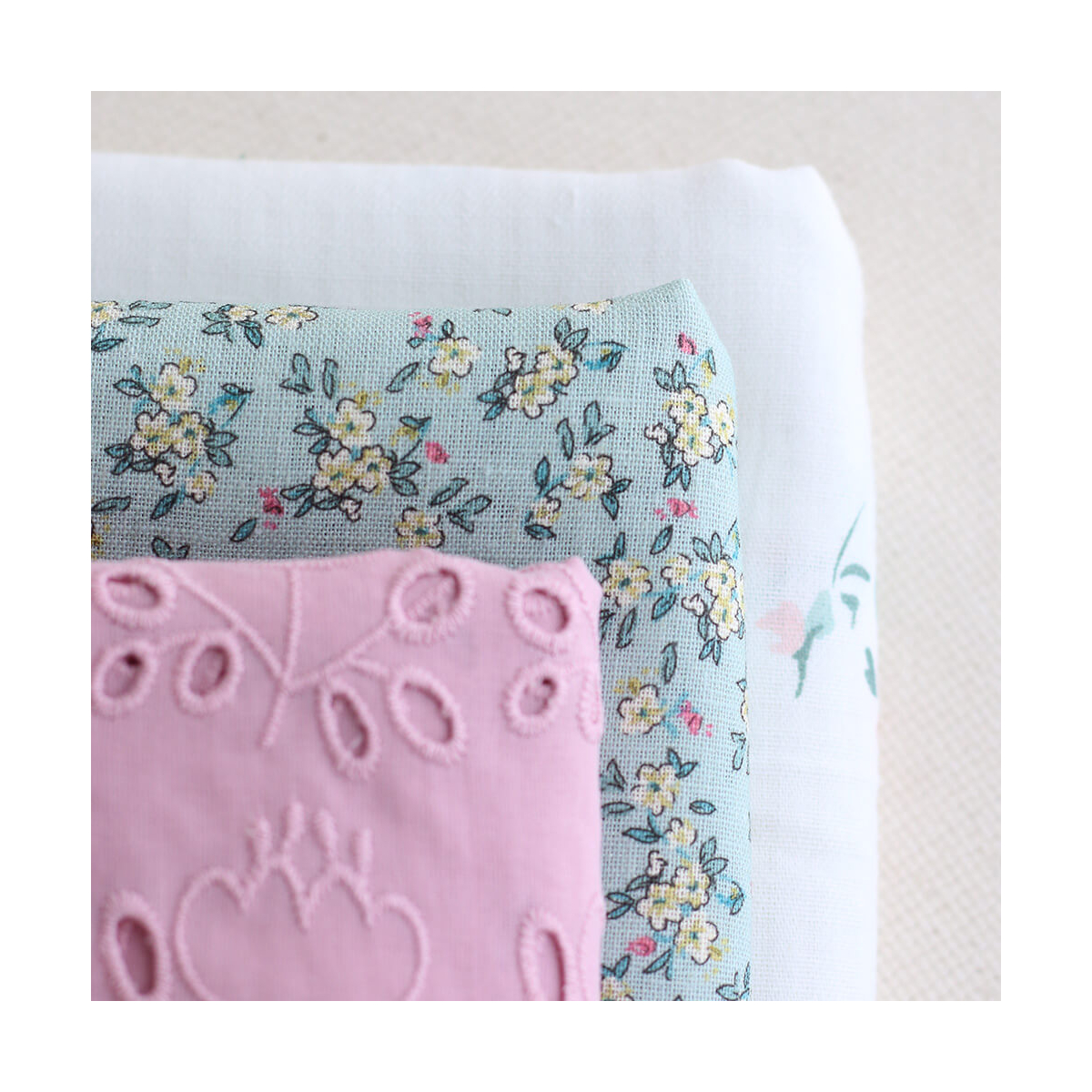 Lin et coton fond jade motif petit fleuri