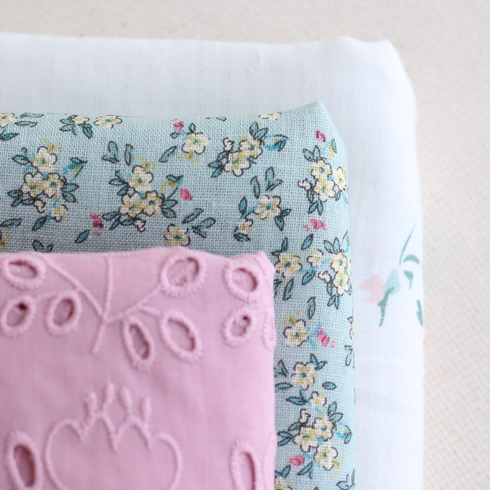 Lin et coton fond jade motif petit fleuri