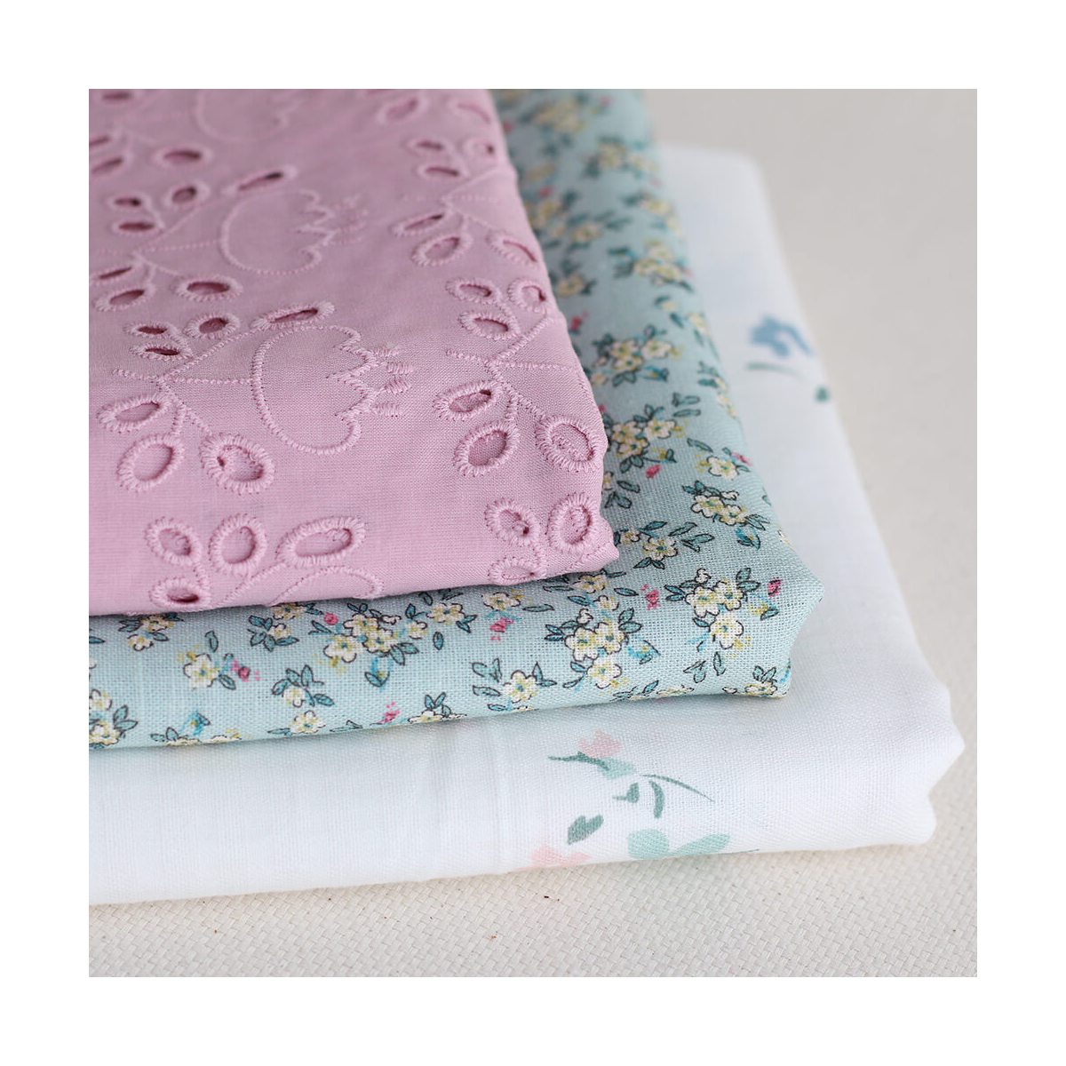 Lin et coton fond jade motif petit fleuri