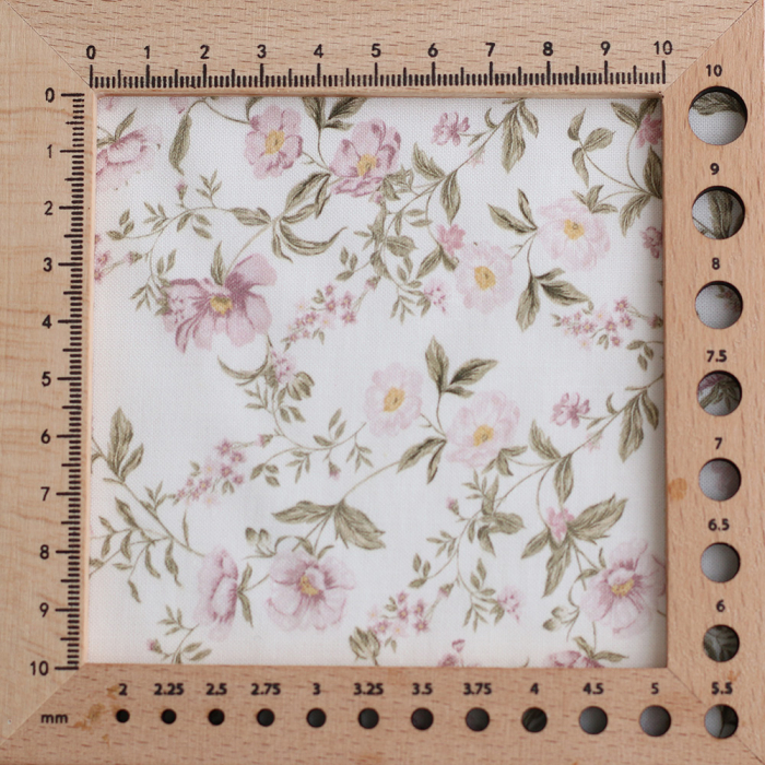 Romy - Popeline douce coton organique fond ivoire imprimé fleuri