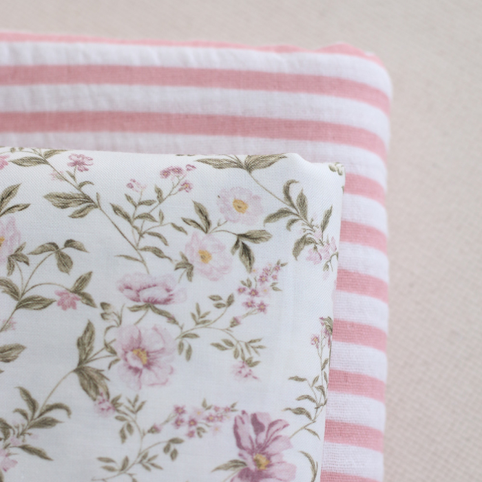 Romy - Popeline douce coton organique fond ivoire imprimé fleuri