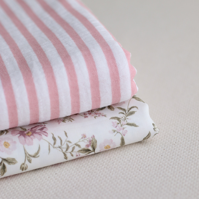 Romy - Popeline douce coton organique fond ivoire imprimé fleuri