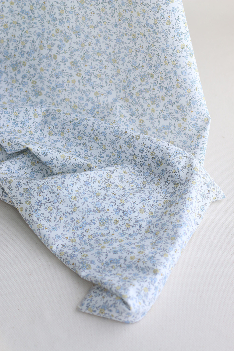 Suzy - Batiste de coton douce à imprimé fleuri bleu