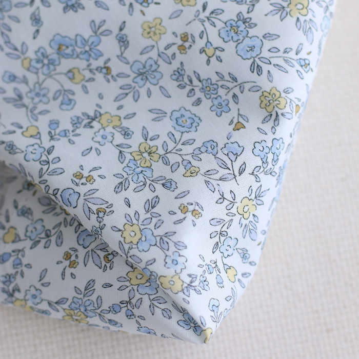 Suzy - Batiste de coton douce à imprimé fleuri bleu