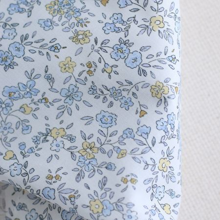 Suzy - Batiste de coton douce à imprimé fleuri bleu Suzy - Batiste de coton douce à imprimé fleuri bleu