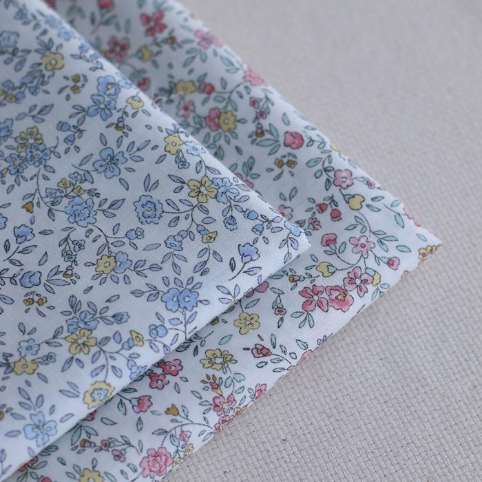 Suzy - Batiste de coton douce à imprimé fleuri bleu