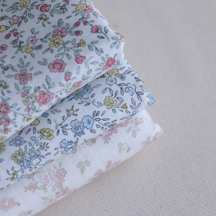 Suzy - Batiste de coton douce à imprimé fleuri bleu