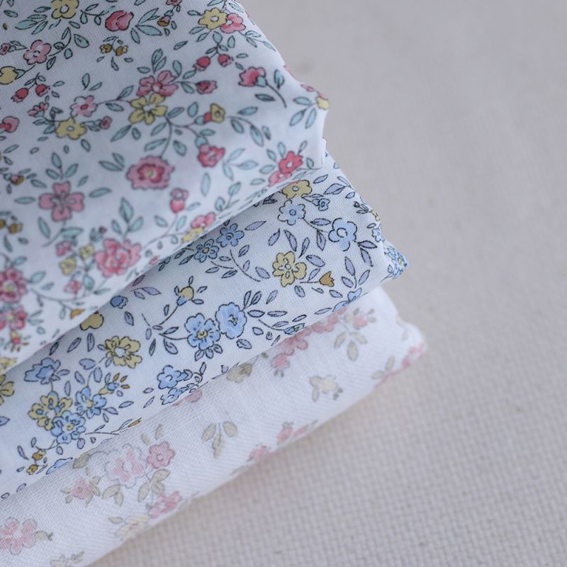 Suzy - Batiste de coton douce à imprimé fleuri bleu