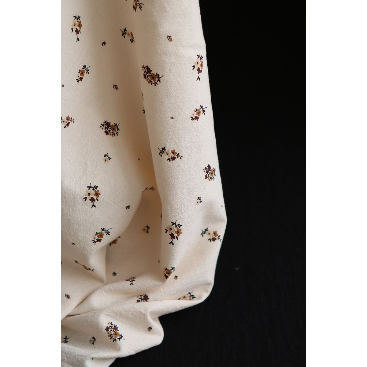Laure - Coton lavé bio coloris vanille motif cuir Laure - Coton lavé bio coloris vanille motif cuir