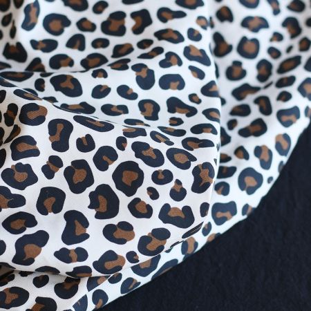 Lea - Viscose écru imprimé exclusif Graou Lea - Viscose écru imprimé exclusif Graou