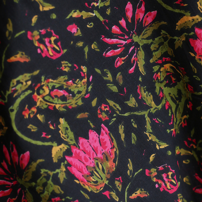Misha - Tissu indien coton hand block noir grand motif floral rose, kaki et ocre