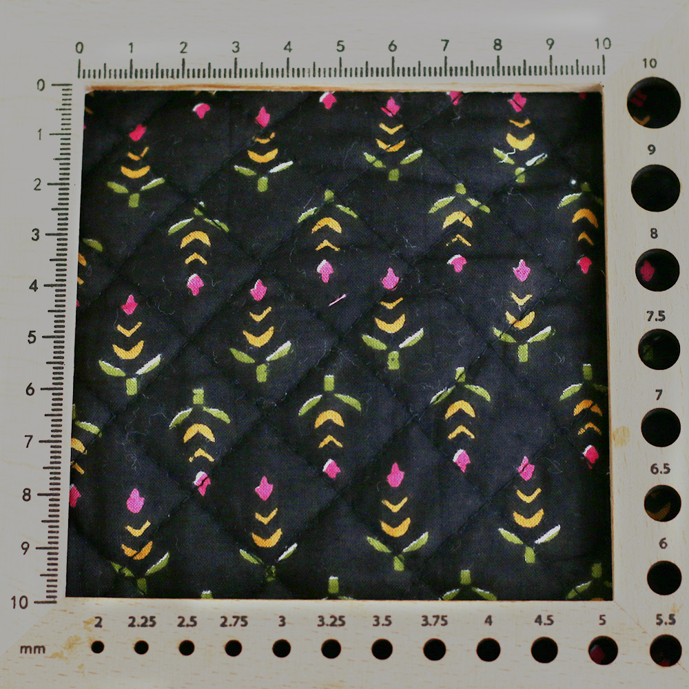 Misha - Tissu indien matelassé double face hand block noir floral rose et kaki