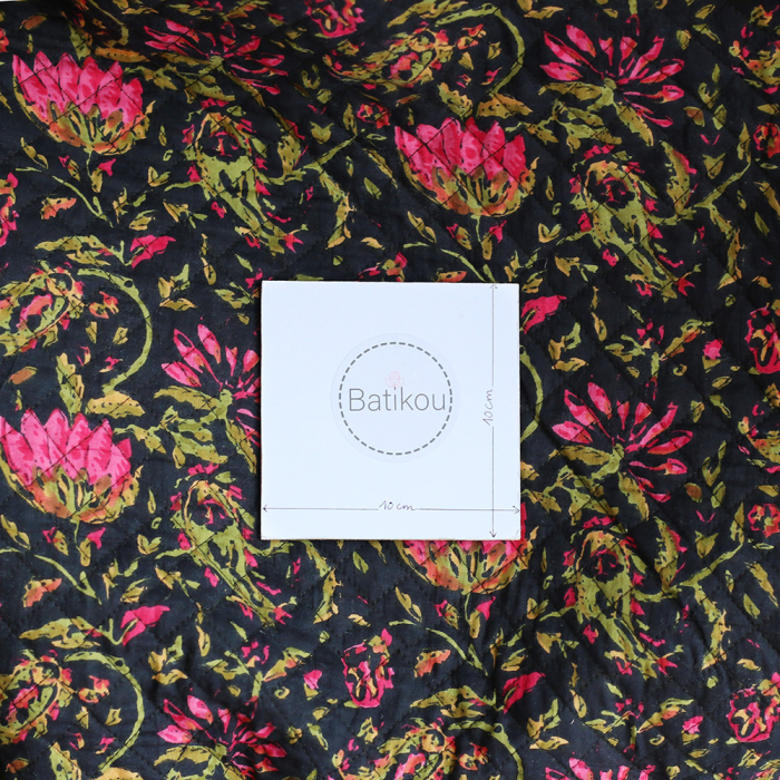 Misha - Tissu indien matelassé double face hand block noir floral rose et kaki